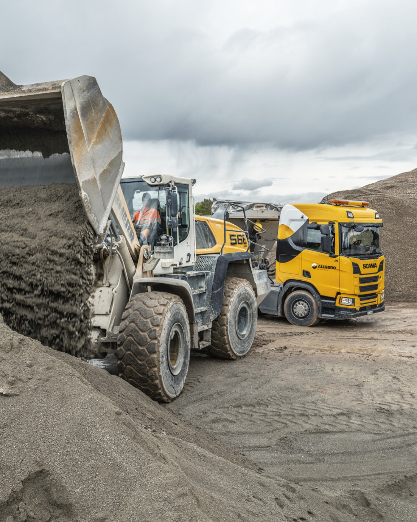 Aregger Unternehmen Gruppe Hero Mobile 01